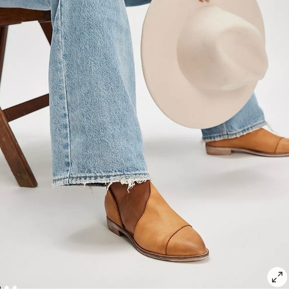 Free People Royale Mont Blanc Flat Pointed Toe Slip On Shoe Tan Size 40 (9-9.5) - Picture 1 of 9